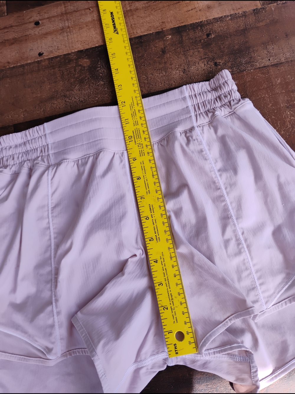 Lululemon White Hotty Hot Shorts Size 6 - Picture 6 of 11